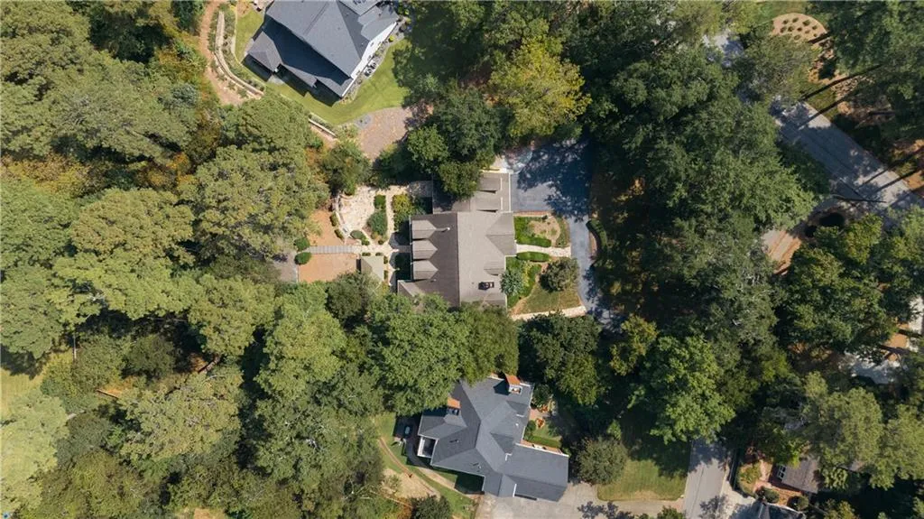 2813 W Roxboro Road Ne, Atlanta, Georgia 30324, 6 Bedrooms Bedrooms, ,6 BathroomsBathrooms,Residential,For Sale,2813 W Roxboro Road Ne,7649352