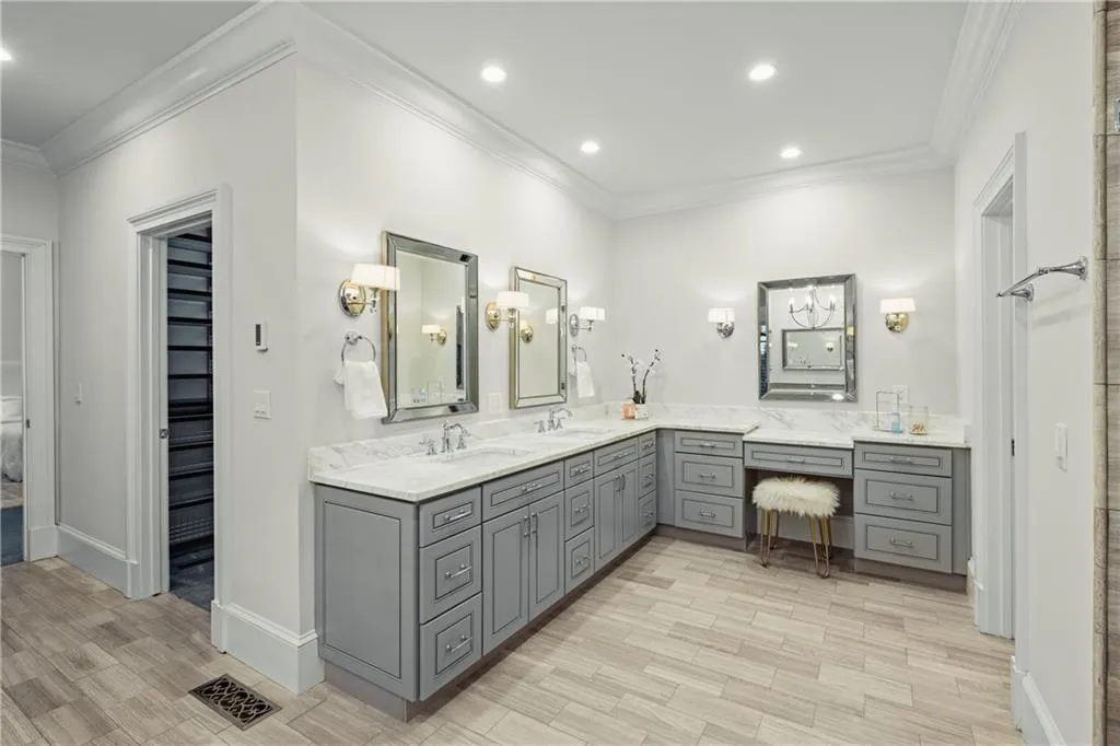 2813 W Roxboro Road Ne, Atlanta, Georgia 30324, 6 Bedrooms Bedrooms, ,6 BathroomsBathrooms,Residential,For Sale,2813 W Roxboro Road Ne,7649352