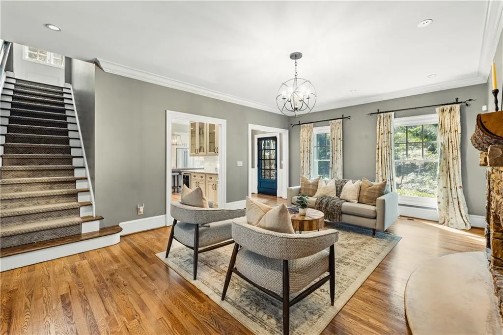 2813 W Roxboro Road Ne, Atlanta, Georgia 30324, 6 Bedrooms Bedrooms, ,6 BathroomsBathrooms,Residential,For Sale,2813 W Roxboro Road Ne,7649352