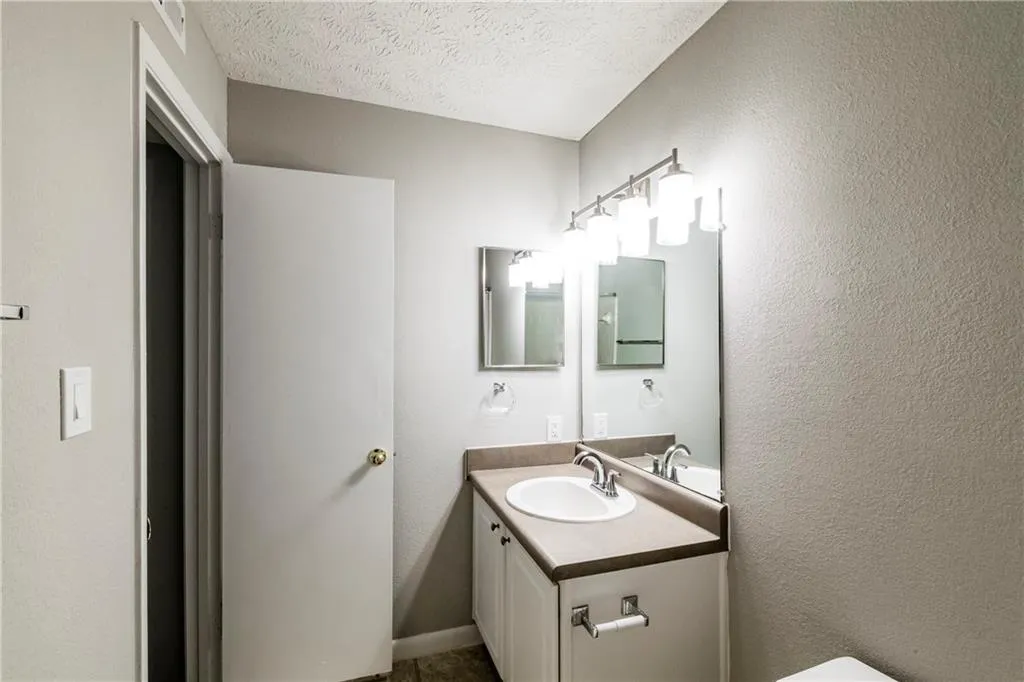 5149 Roswell Road Unit 10, Sandy Springs, Georgia 30342, 2 Bedrooms Bedrooms, ,2 BathroomsBathrooms,Residential,Sold,5149 Roswell Road Unit 10,6582479