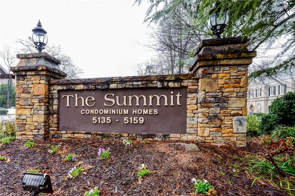 5149 Roswell Road Unit 10, Sandy Springs, Georgia 30342, 2 Bedrooms Bedrooms, ,2 BathroomsBathrooms,Residential,Sold,5149 Roswell Road Unit 10,6582479