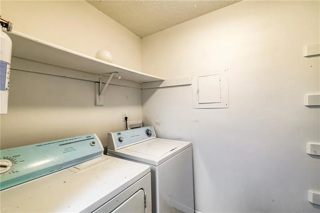 5149 Roswell Road Unit 10, Sandy Springs, Georgia 30342, 2 Bedrooms Bedrooms, ,2 BathroomsBathrooms,Residential,Sold,5149 Roswell Road Unit 10,6582479