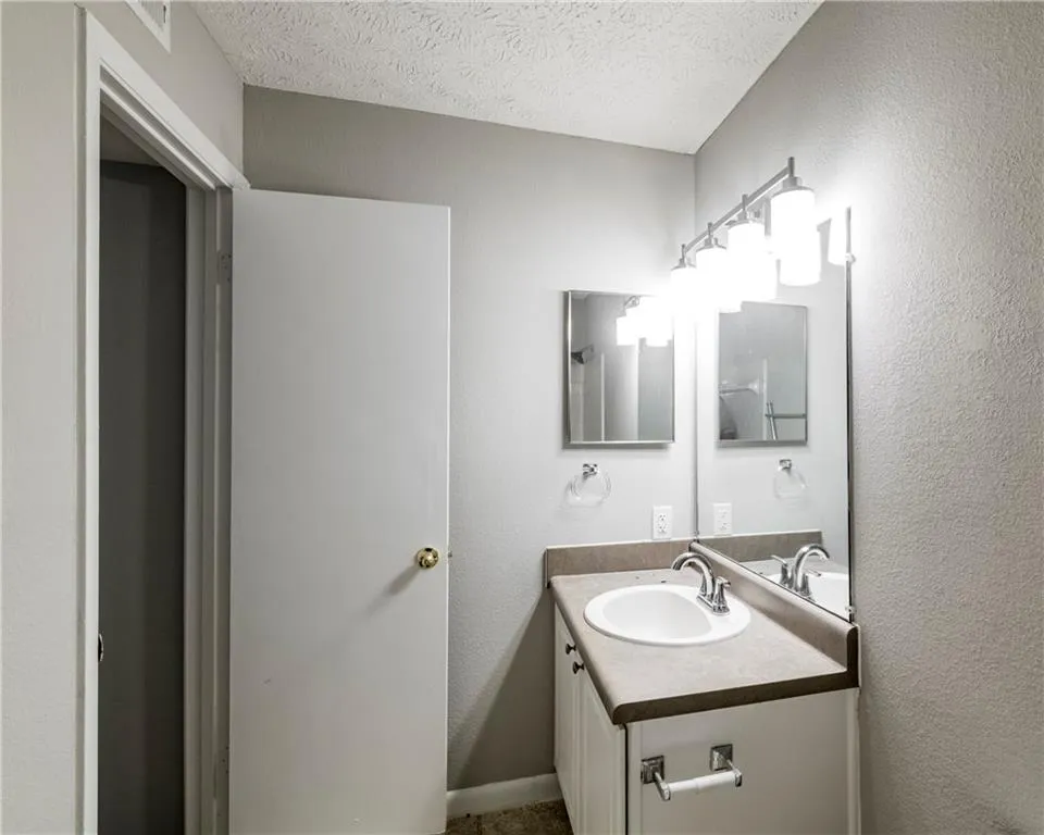 5149 Roswell Road Unit 10, Sandy Springs, Georgia 30342, 2 Bedrooms Bedrooms, ,2 BathroomsBathrooms,Residential,Sold,5149 Roswell Road Unit 10,6582479