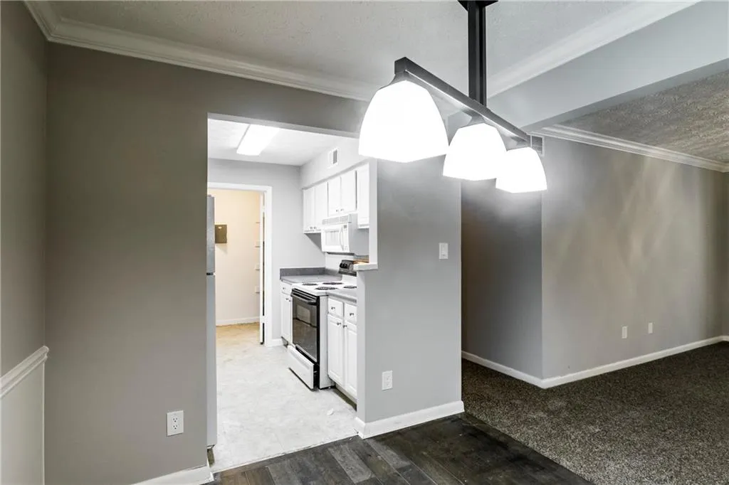 5149 Roswell Road Unit 10, Sandy Springs, Georgia 30342, 2 Bedrooms Bedrooms, ,2 BathroomsBathrooms,Residential,Sold,5149 Roswell Road Unit 10,6582479