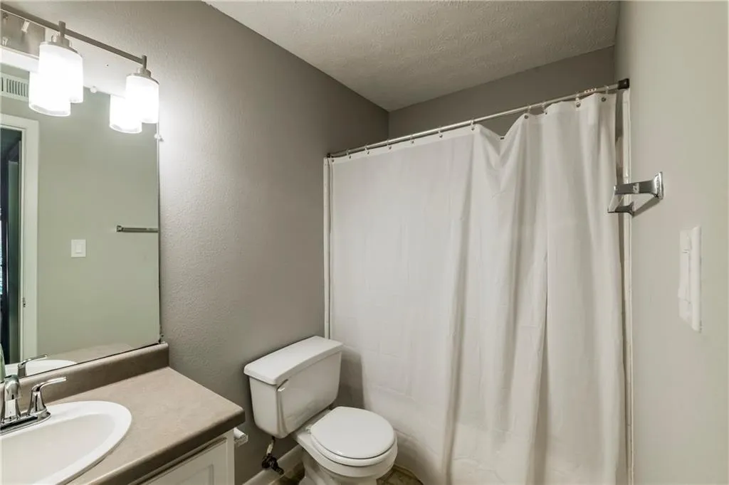 5149 Roswell Road Unit 10, Sandy Springs, Georgia 30342, 2 Bedrooms Bedrooms, ,2 BathroomsBathrooms,Residential,Sold,5149 Roswell Road Unit 10,6582479