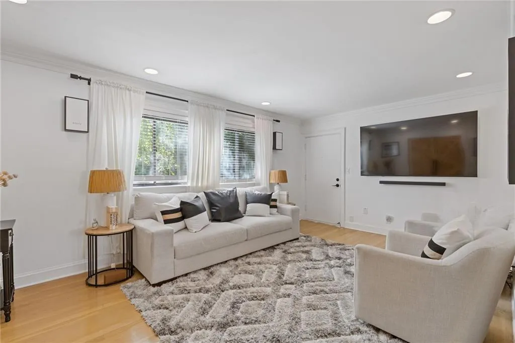 10 26th Street Nw Unit A2, Atlanta, Georgia 30309, 1 Bedroom Bedrooms, ,1 BathroomBathrooms,Residential,Sold,10 26th Street Nw Unit A2,7562399