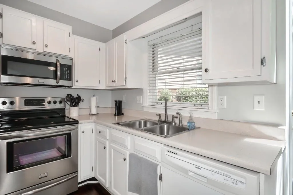 7500 Roswell Road Unit 20, Sandy Springs, Georgia 30350, 2 Bedrooms Bedrooms, ,2 BathroomsBathrooms,Residential,Sold,7500 Roswell Road Unit 20,6537692