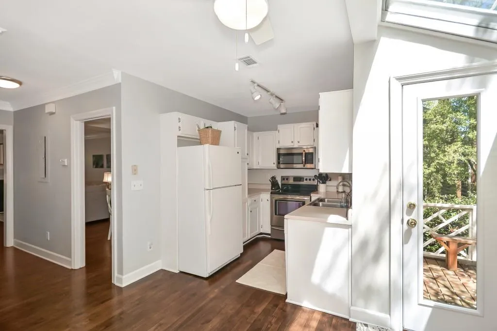 7500 Roswell Road Unit 20, Sandy Springs, Georgia 30350, 2 Bedrooms Bedrooms, ,2 BathroomsBathrooms,Residential,Sold,7500 Roswell Road Unit 20,6537692