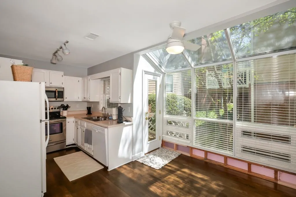 7500 Roswell Road Unit 20, Sandy Springs, Georgia 30350, 2 Bedrooms Bedrooms, ,2 BathroomsBathrooms,Residential,Sold,7500 Roswell Road Unit 20,6537692