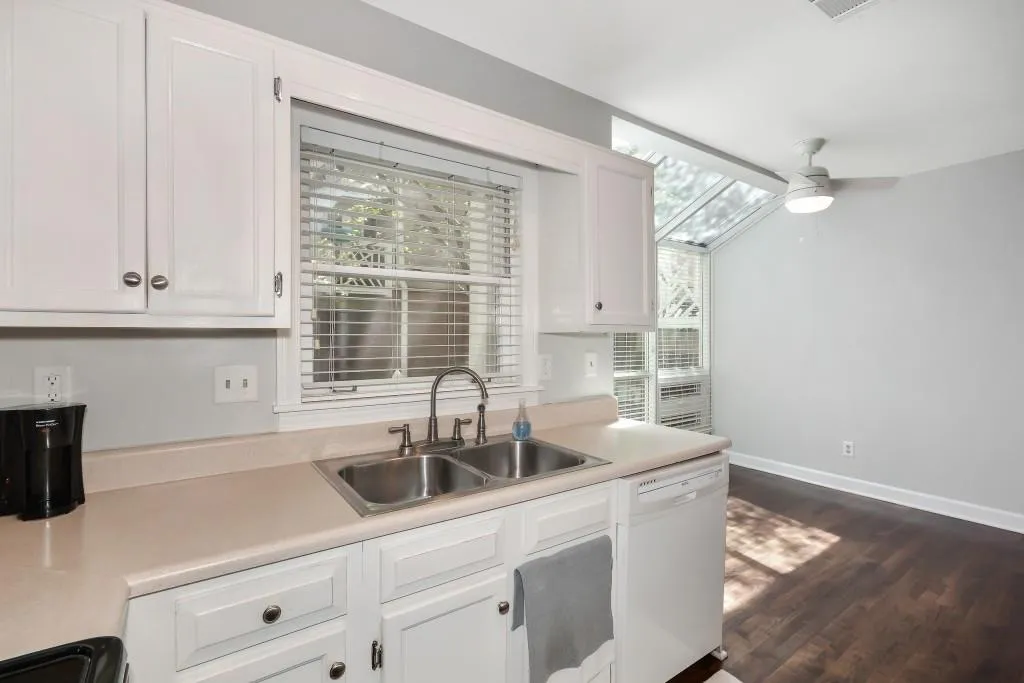7500 Roswell Road Unit 20, Sandy Springs, Georgia 30350, 2 Bedrooms Bedrooms, ,2 BathroomsBathrooms,Residential,Sold,7500 Roswell Road Unit 20,6537692
