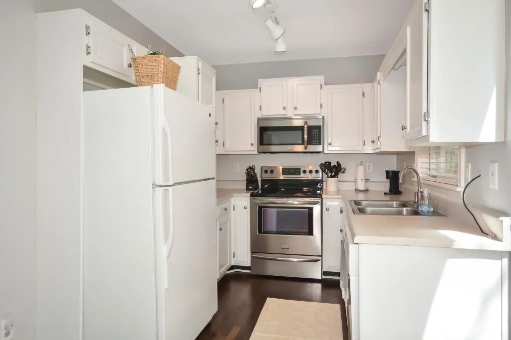 7500 Roswell Road Unit 20, Sandy Springs, Georgia 30350, 2 Bedrooms Bedrooms, ,2 BathroomsBathrooms,Residential,Sold,7500 Roswell Road Unit 20,6537692