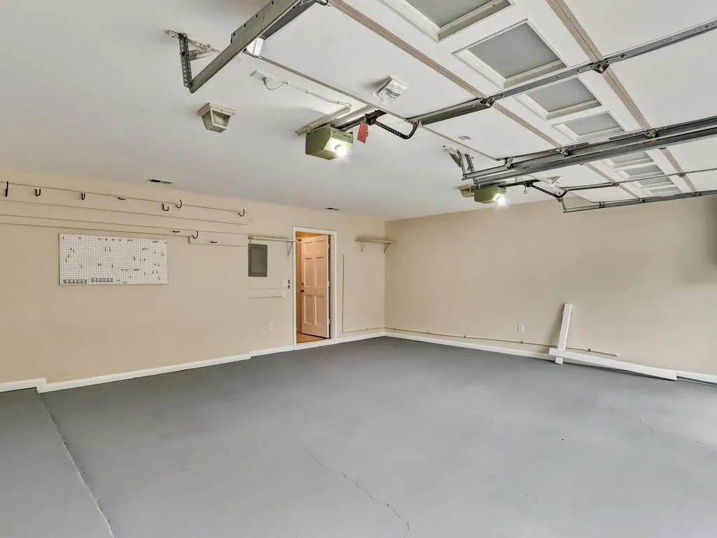 10 Ne Waterford Court, Sandy Springs, Georgia 30328, 2 Bedrooms Bedrooms, ,2 BathroomsBathrooms,Residential,Sold,10 Ne Waterford Court,6839285