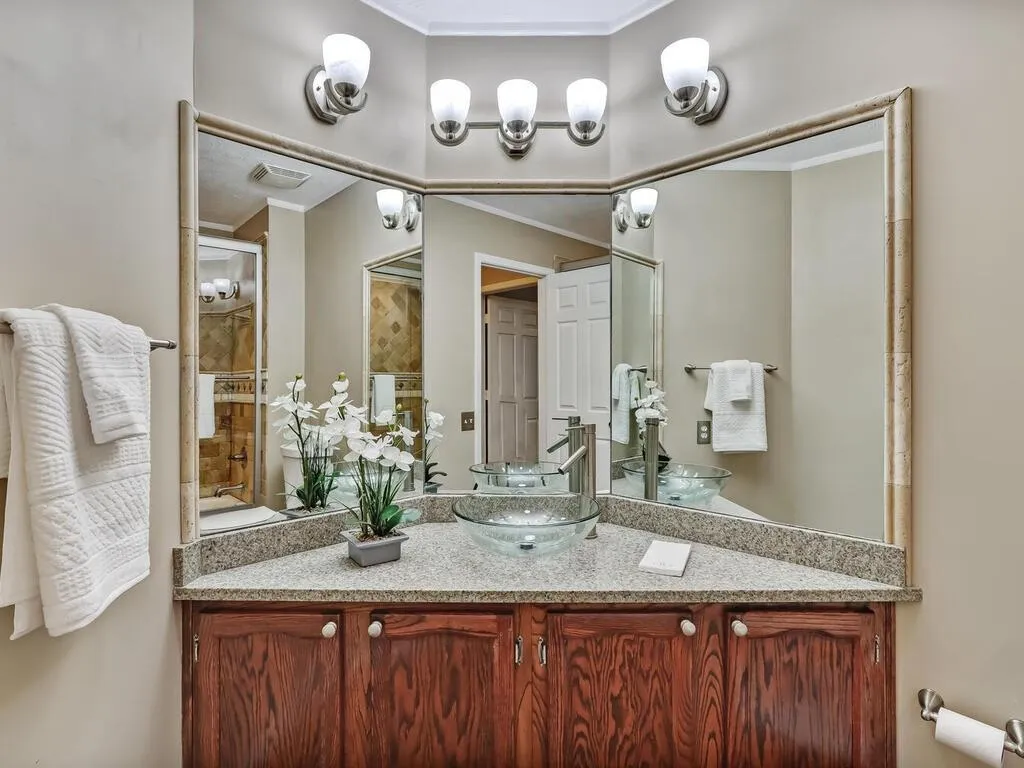 10 Ne Waterford Court, Sandy Springs, Georgia 30328, 2 Bedrooms Bedrooms, ,2 BathroomsBathrooms,Residential,Sold,10 Ne Waterford Court,6839285