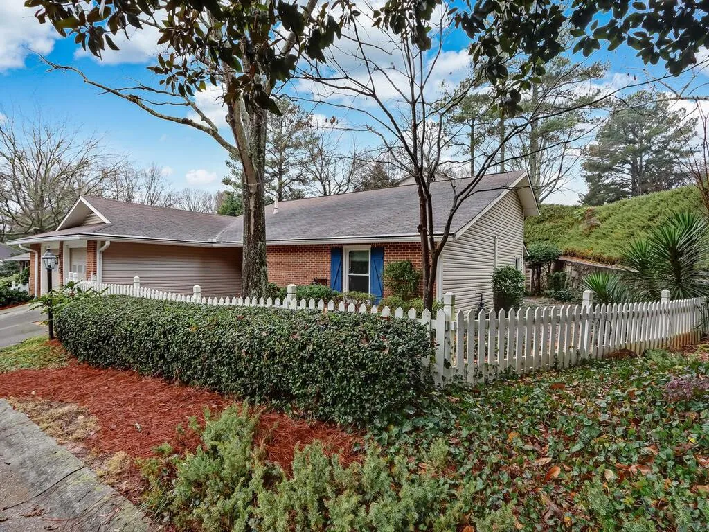 10 Ne Waterford Court, Sandy Springs, Georgia 30328, 2 Bedrooms Bedrooms, ,2 BathroomsBathrooms,Residential,Sold,10 Ne Waterford Court,6839285