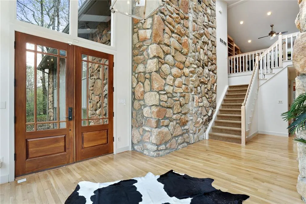 Welcoming entrance with lots of natural light