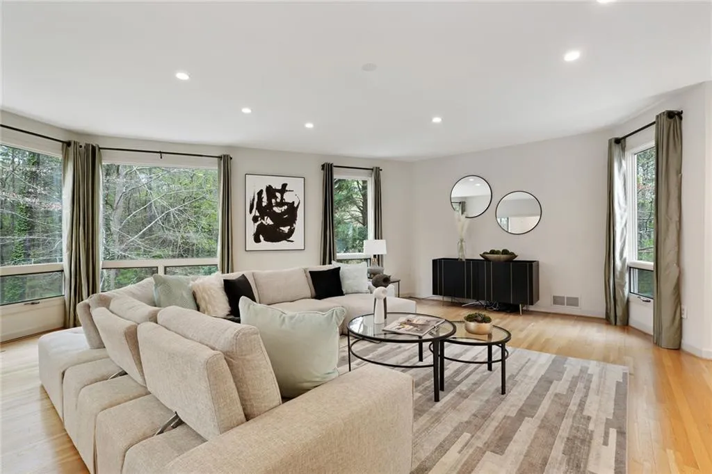 5845 Winterthur Drive, Atlanta, Georgia 30328, 5 Bedrooms Bedrooms, ,6 BathroomsBathrooms,Residential,Sold,5845 Winterthur Drive,7348079