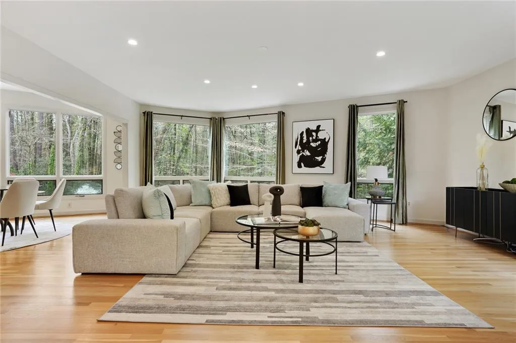 5845 Winterthur Drive, Atlanta, Georgia 30328, 5 Bedrooms Bedrooms, ,6 BathroomsBathrooms,Residential,Sold,5845 Winterthur Drive,7348079