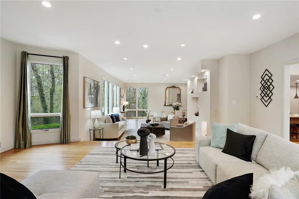 5845 Winterthur Drive, Atlanta, Georgia 30328, 5 Bedrooms Bedrooms, ,6 BathroomsBathrooms,Residential,Sold,5845 Winterthur Drive,7348079