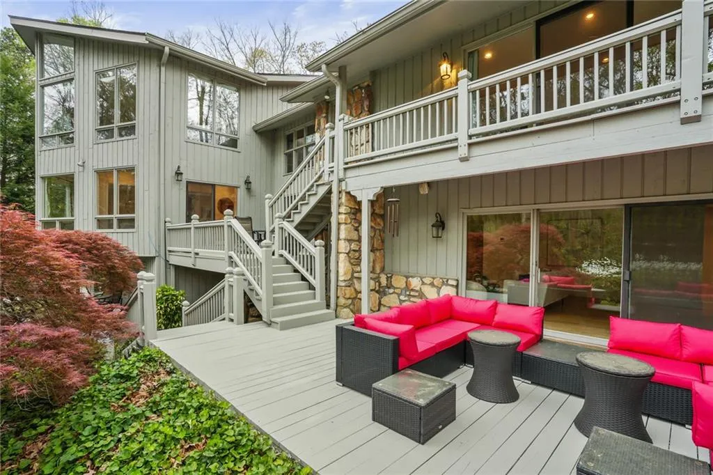 Wooden terrace featuring an outdoor hangout area