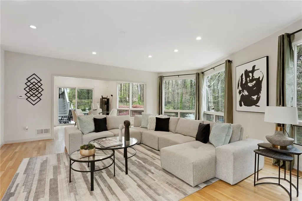 5845 Winterthur Drive, Atlanta, Georgia 30328, 5 Bedrooms Bedrooms, ,6 BathroomsBathrooms,Residential,Sold,5845 Winterthur Drive,7348079