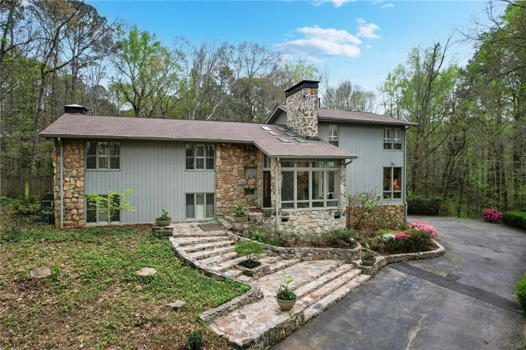 5845 Winterthur Drive, Atlanta, Georgia 30328, 5 Bedrooms Bedrooms, ,6 BathroomsBathrooms,Residential,Sold,5845 Winterthur Drive,7348079