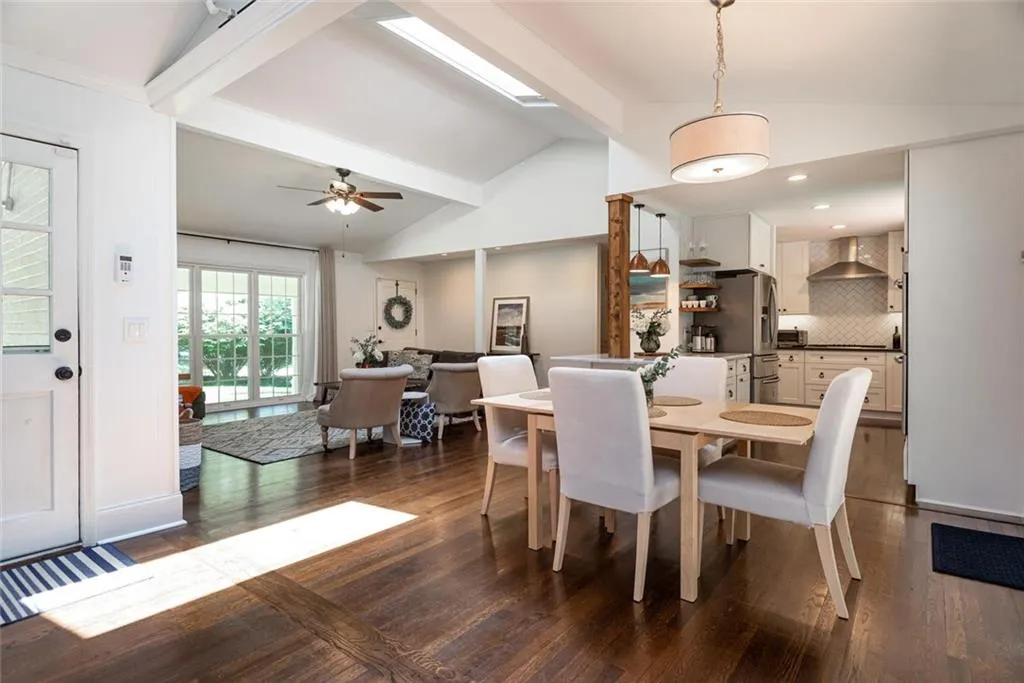 305 Amberidge Trail, Atlanta, Georgia 30328, 4 Bedrooms Bedrooms, ,3 BathroomsBathrooms,Residential,Sold,305 Amberidge Trail,6763252