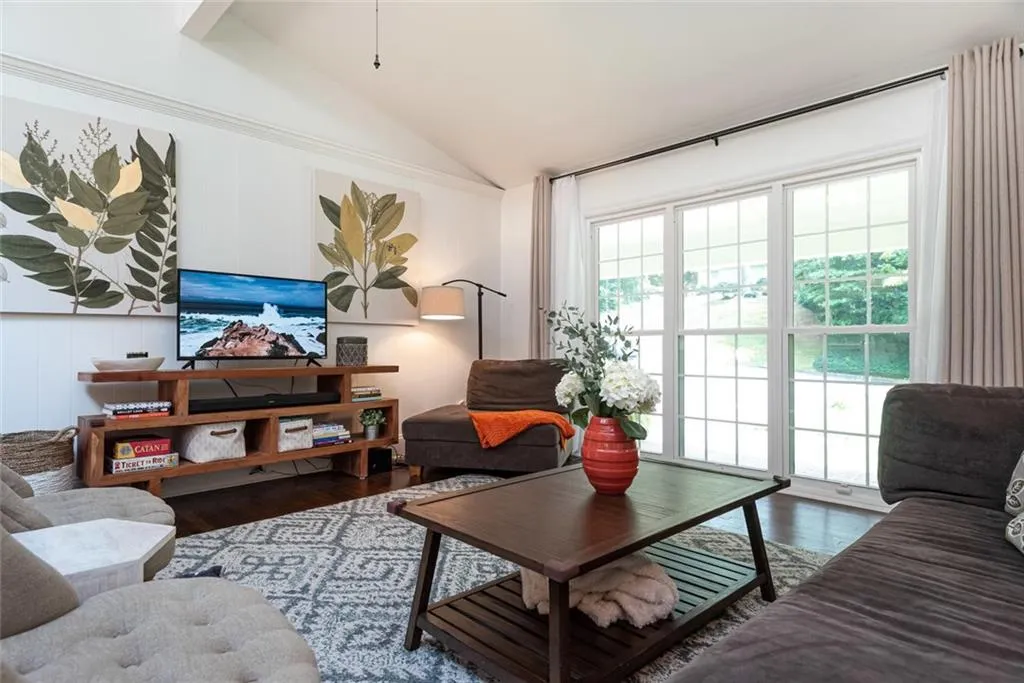 305 Amberidge Trail, Atlanta, Georgia 30328, 4 Bedrooms Bedrooms, ,3 BathroomsBathrooms,Residential,Sold,305 Amberidge Trail,6763252