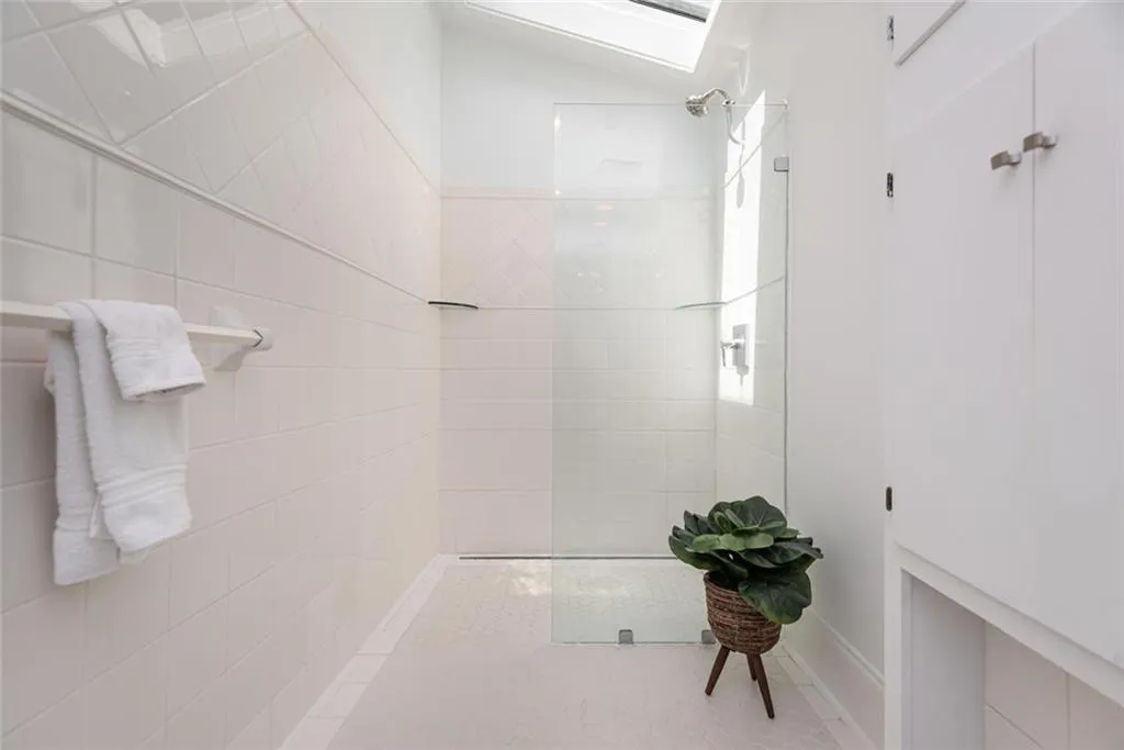 305 Amberidge Trail, Atlanta, Georgia 30328, 4 Bedrooms Bedrooms, ,3 BathroomsBathrooms,Residential,Sold,305 Amberidge Trail,6763252