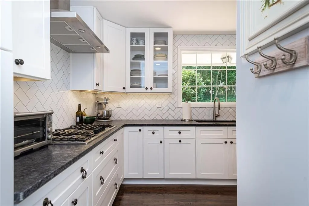 305 Amberidge Trail, Atlanta, Georgia 30328, 4 Bedrooms Bedrooms, ,3 BathroomsBathrooms,Residential,Sold,305 Amberidge Trail,6763252