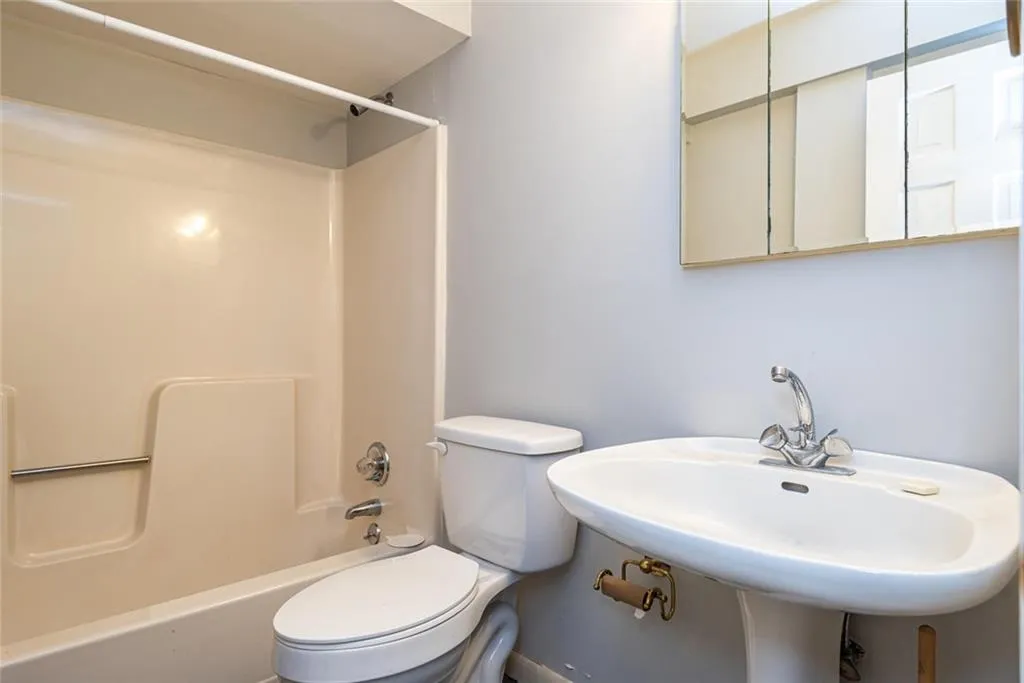 305 Amberidge Trail, Atlanta, Georgia 30328, 4 Bedrooms Bedrooms, ,3 BathroomsBathrooms,Residential,Sold,305 Amberidge Trail,6763252