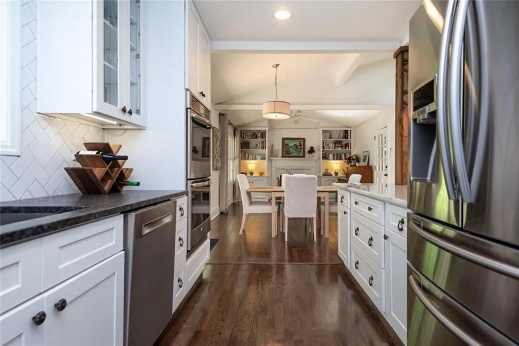 305 Amberidge Trail, Atlanta, Georgia 30328, 4 Bedrooms Bedrooms, ,3 BathroomsBathrooms,Residential,Sold,305 Amberidge Trail,6763252