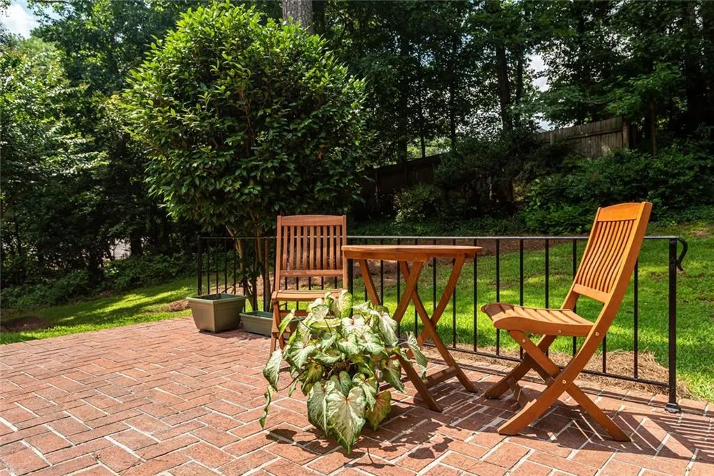 305 Amberidge Trail, Atlanta, Georgia 30328, 4 Bedrooms Bedrooms, ,3 BathroomsBathrooms,Residential,Sold,305 Amberidge Trail,6763252