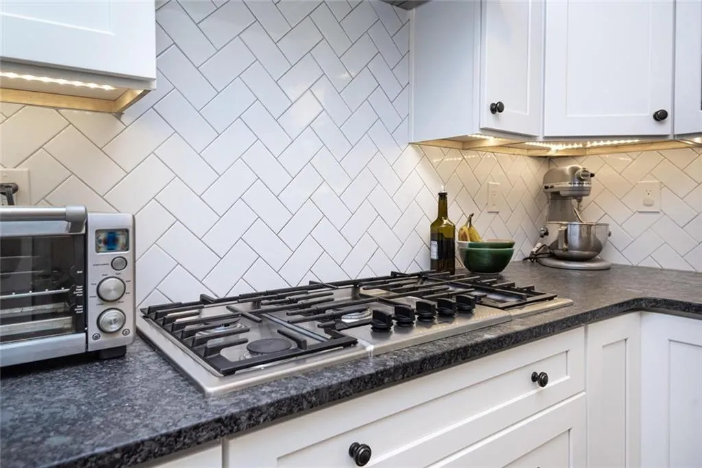 305 Amberidge Trail, Atlanta, Georgia 30328, 4 Bedrooms Bedrooms, ,3 BathroomsBathrooms,Residential,Sold,305 Amberidge Trail,6763252