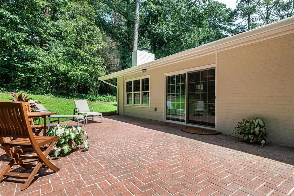 305 Amberidge Trail, Atlanta, Georgia 30328, 4 Bedrooms Bedrooms, ,3 BathroomsBathrooms,Residential,Sold,305 Amberidge Trail,6763252