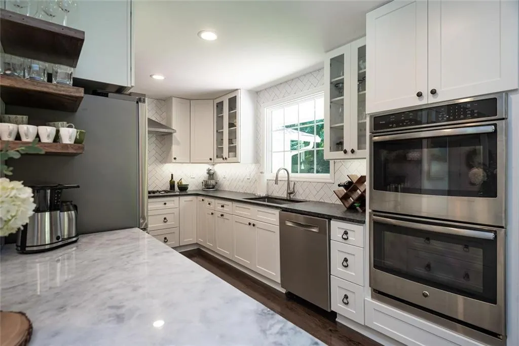 305 Amberidge Trail, Atlanta, Georgia 30328, 4 Bedrooms Bedrooms, ,3 BathroomsBathrooms,Residential,Sold,305 Amberidge Trail,6763252