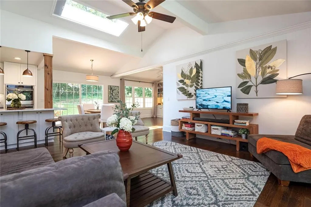 305 Amberidge Trail, Atlanta, Georgia 30328, 4 Bedrooms Bedrooms, ,3 BathroomsBathrooms,Residential,Sold,305 Amberidge Trail,6763252