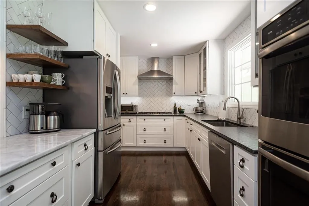 305 Amberidge Trail, Atlanta, Georgia 30328, 4 Bedrooms Bedrooms, ,3 BathroomsBathrooms,Residential,Sold,305 Amberidge Trail,6763252