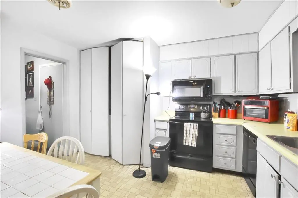 145 Northwood Dr Unit F4, Atlanta, Georgia 30342, 3 Bedrooms Bedrooms, ,2 BathroomsBathrooms,Residential,Sold,145 Northwood Dr Unit F4,7422810