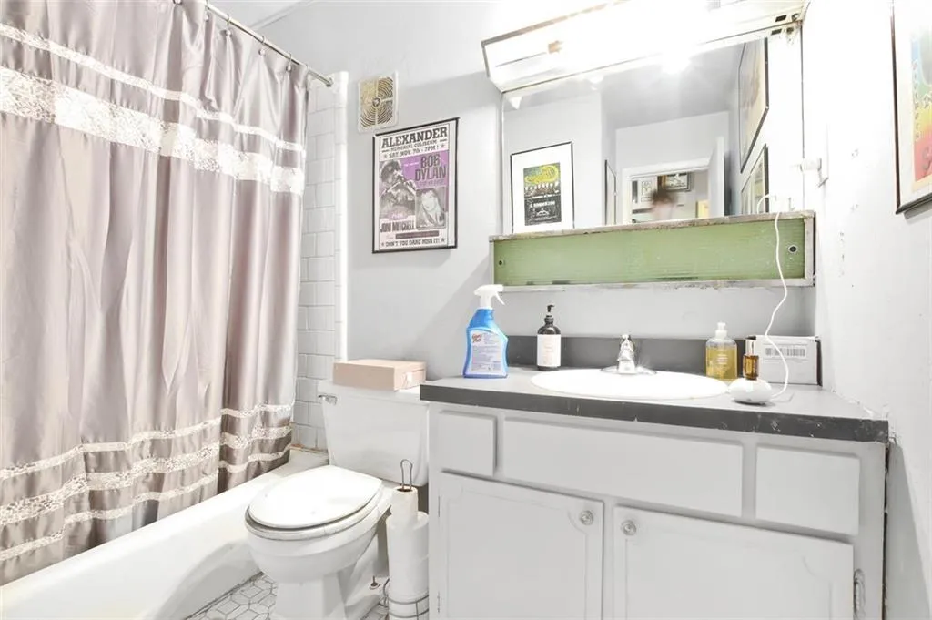 145 Northwood Dr Unit F4, Atlanta, Georgia 30342, 3 Bedrooms Bedrooms, ,2 BathroomsBathrooms,Residential,Sold,145 Northwood Dr Unit F4,7422810