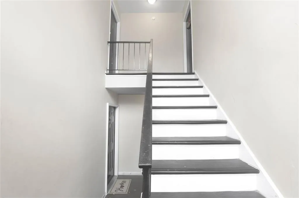 145 Northwood Dr Unit F4, Atlanta, Georgia 30342, 3 Bedrooms Bedrooms, ,2 BathroomsBathrooms,Residential,Sold,145 Northwood Dr Unit F4,7422810