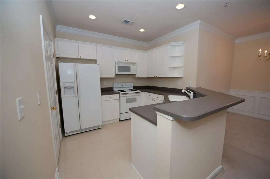 2400 Cumberland Parkway Se Unit 311, Atlanta, Georgia 30339, 2 Bedrooms Bedrooms, ,1 BathroomBathrooms,Residential,Sold,2400 Cumberland Parkway Se Unit 311,5742077