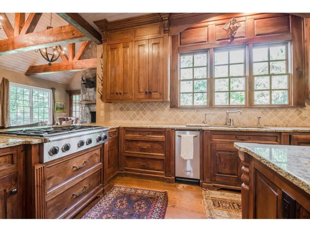 5450 N Powers Ferry Road, Atlanta, Georgia 30327, 5 Bedrooms Bedrooms, ,5 BathroomsBathrooms,Residential,Sold,5450 N Powers Ferry Road,5800378