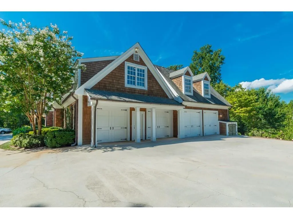 5450 N Powers Ferry Road, Atlanta, Georgia 30327, 5 Bedrooms Bedrooms, ,5 BathroomsBathrooms,Residential,Sold,5450 N Powers Ferry Road,5800378