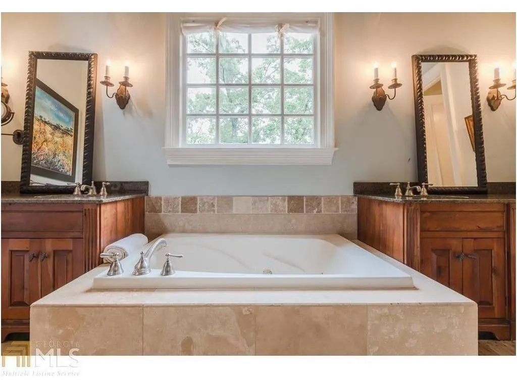 5450 N Powers Ferry Road, Atlanta, Georgia 30327, 5 Bedrooms Bedrooms, ,5 BathroomsBathrooms,Residential,Sold,5450 N Powers Ferry Road,5800378