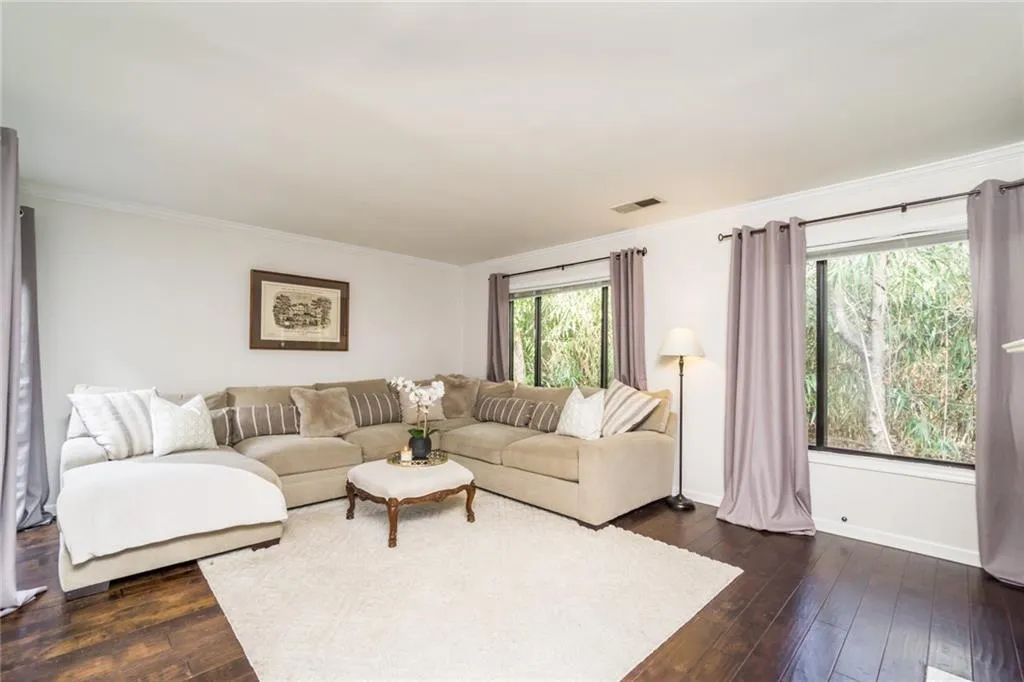 33 Forrest Place, Atlanta, Georgia 30328, 3 Bedrooms Bedrooms, ,2 BathroomsBathrooms,Residential,Sold,33 Forrest Place,6812852