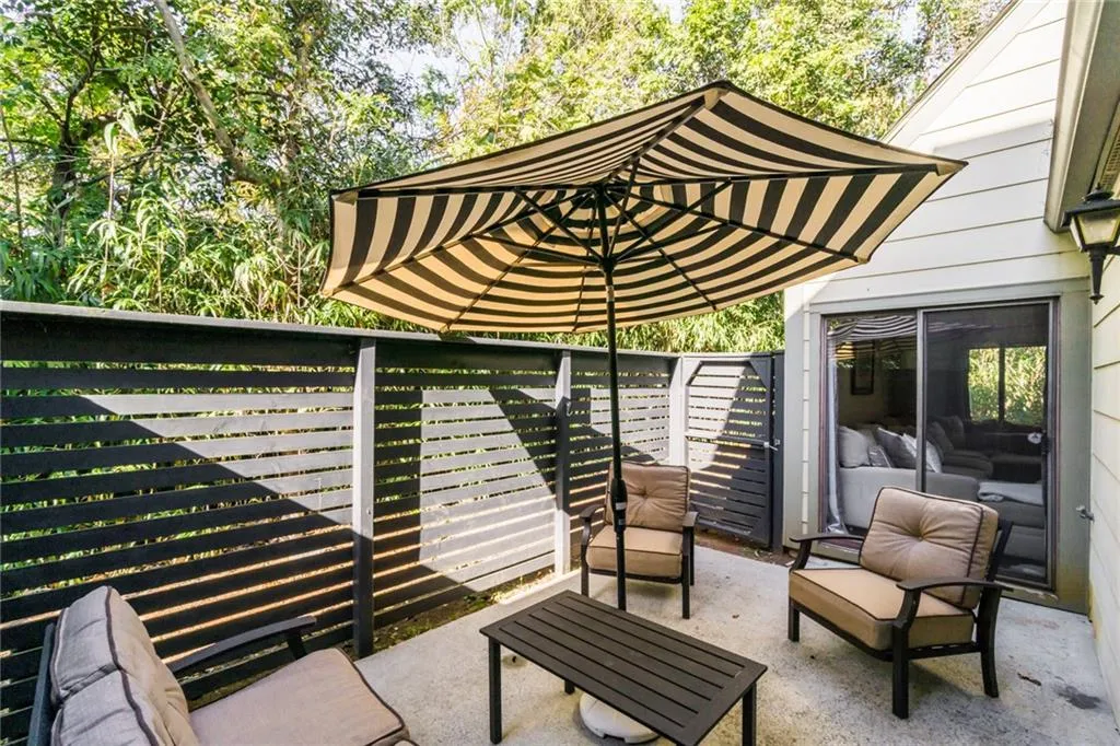33 Forrest Place, Atlanta, Georgia 30328, 3 Bedrooms Bedrooms, ,2 BathroomsBathrooms,Residential,Sold,33 Forrest Place,6812852