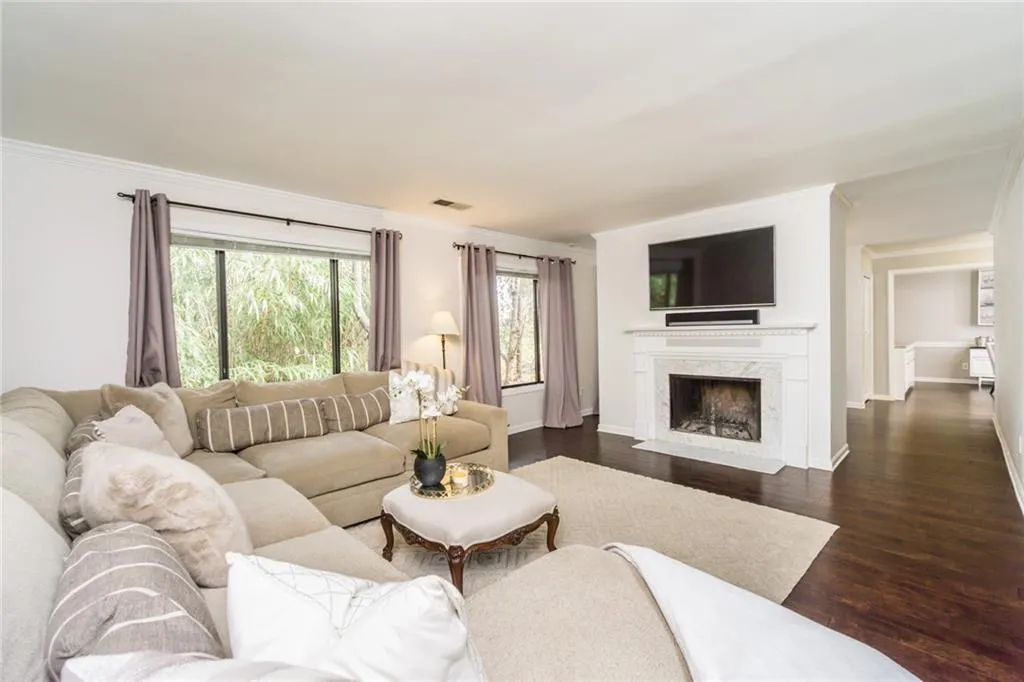 33 Forrest Place, Atlanta, Georgia 30328, 3 Bedrooms Bedrooms, ,2 BathroomsBathrooms,Residential,Sold,33 Forrest Place,6812852