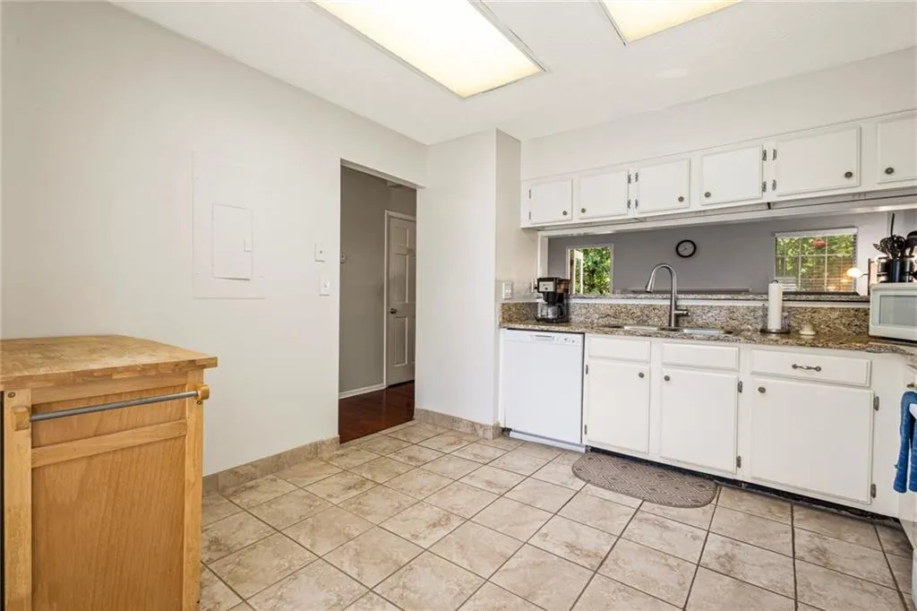 603 Wedgewood Way, Atlanta, Georgia 30350, 2 Bedrooms Bedrooms, ,2 BathroomsBathrooms,Residential,For Sale,603 Wedgewood Way,7760609