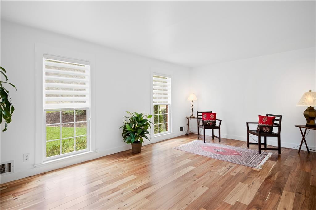 6970 Hunters Branch Drive, Sandy Springs, Georgia 30328, 5 Bedrooms Bedrooms, ,4 BathroomsBathrooms,Residential,Sold,6970 Hunters Branch Drive,7290558