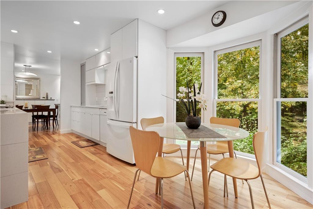 6970 Hunters Branch Drive, Sandy Springs, Georgia 30328, 5 Bedrooms Bedrooms, ,4 BathroomsBathrooms,Residential,Sold,6970 Hunters Branch Drive,7290558